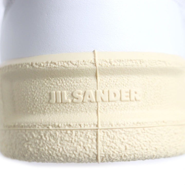 全新 JIL SANDER 低帮运动鞋，带品牌标志，白色/紫色皮革，男款 44 码