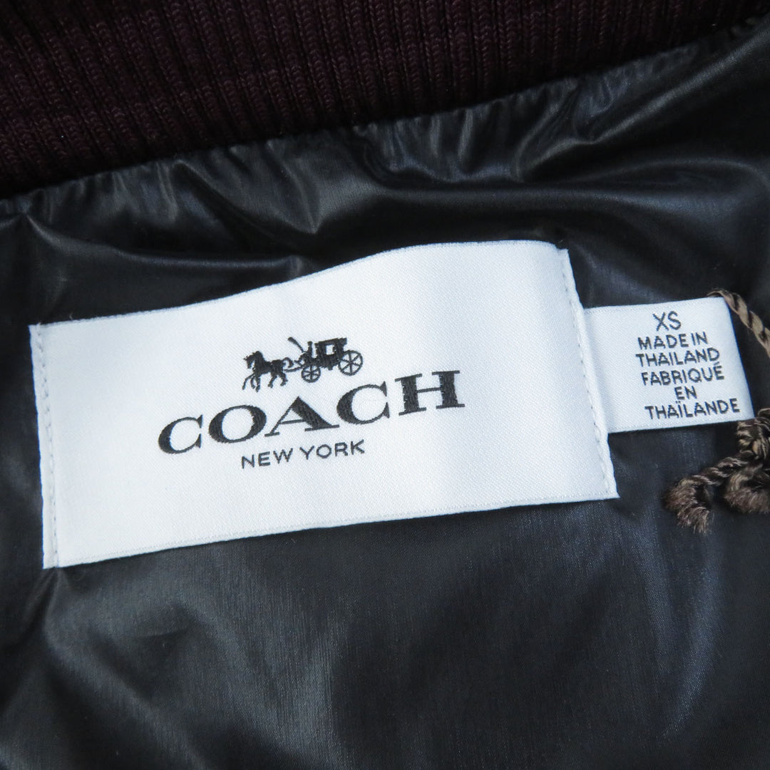 Discounted Pristine COACH down coat Leather logo patch and hood Bordeaux polyester Women XS F20500