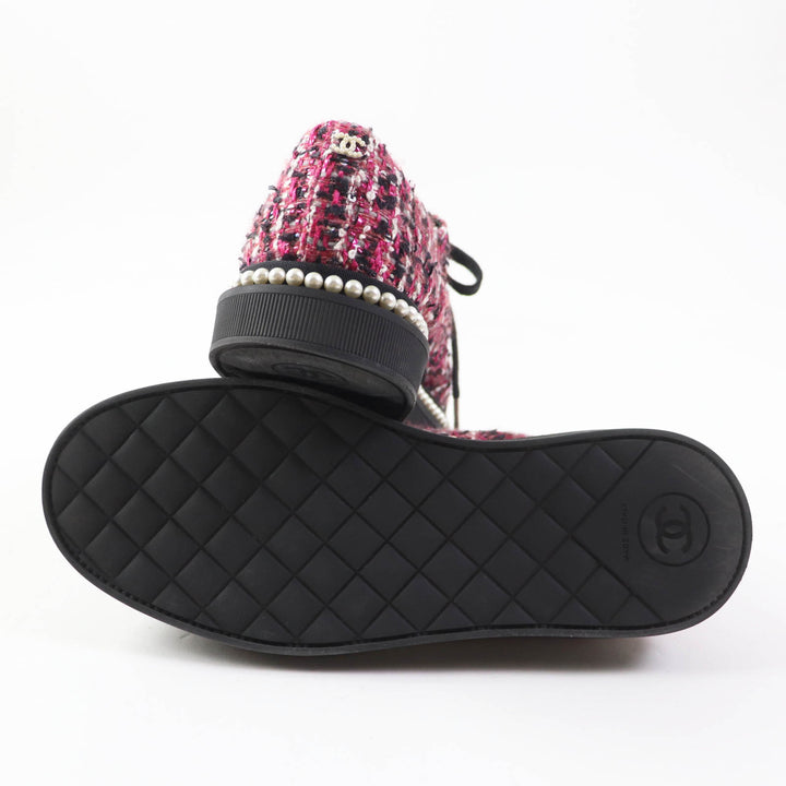 Discounted Excellent CHANEL Low cut sneakers with sequins and F pearls Pink black Women 35