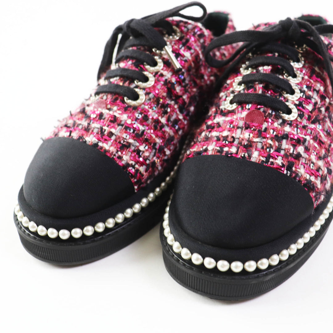 Discounted Excellent CHANEL Low cut sneakers with sequins and F pearls Pink black Women 35