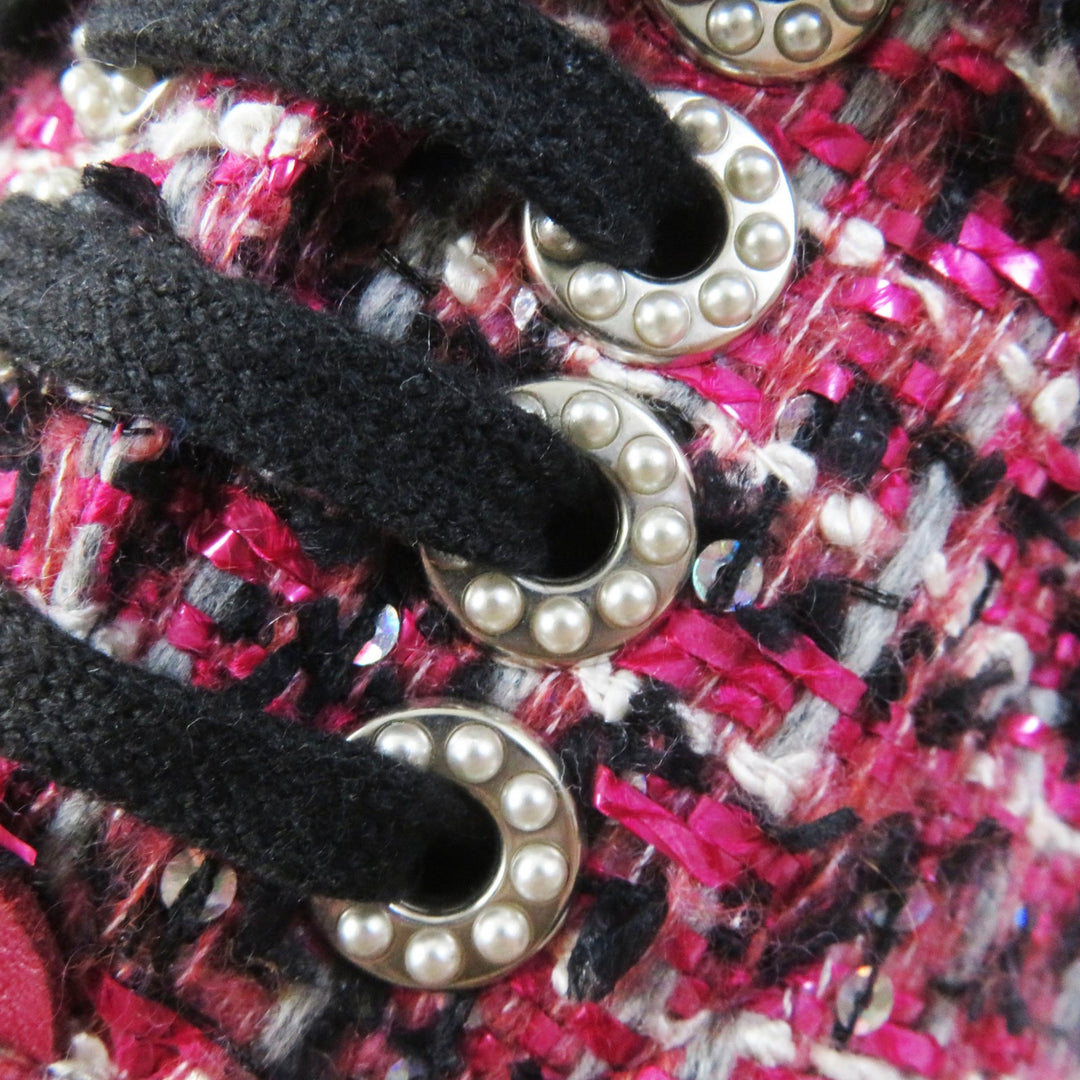 Discounted Excellent CHANEL Low cut sneakers with sequins and F pearls Pink black Women 35