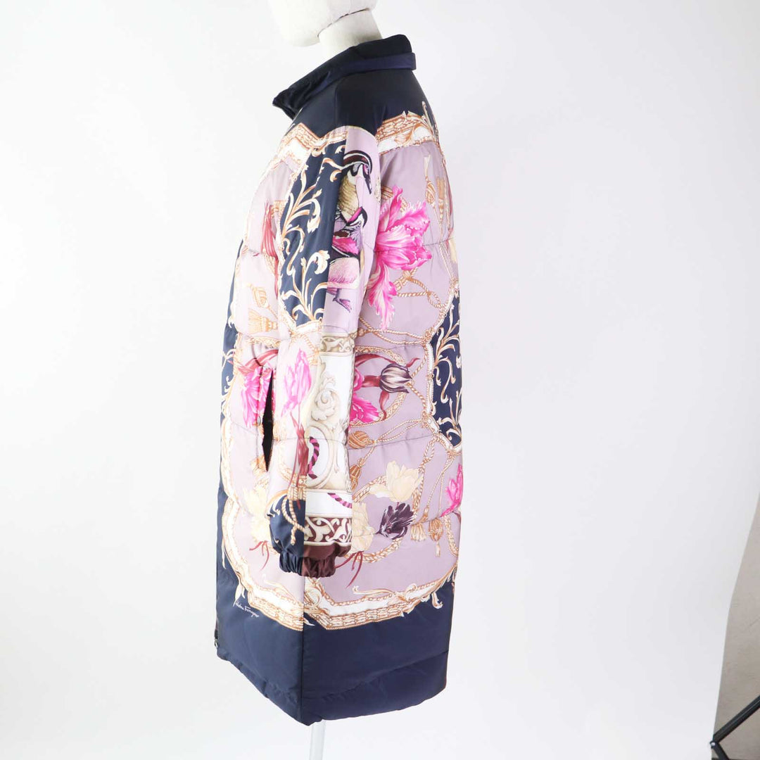 Great Salvatore Ferragamo down coat Reversible Navy/Multi Women 38