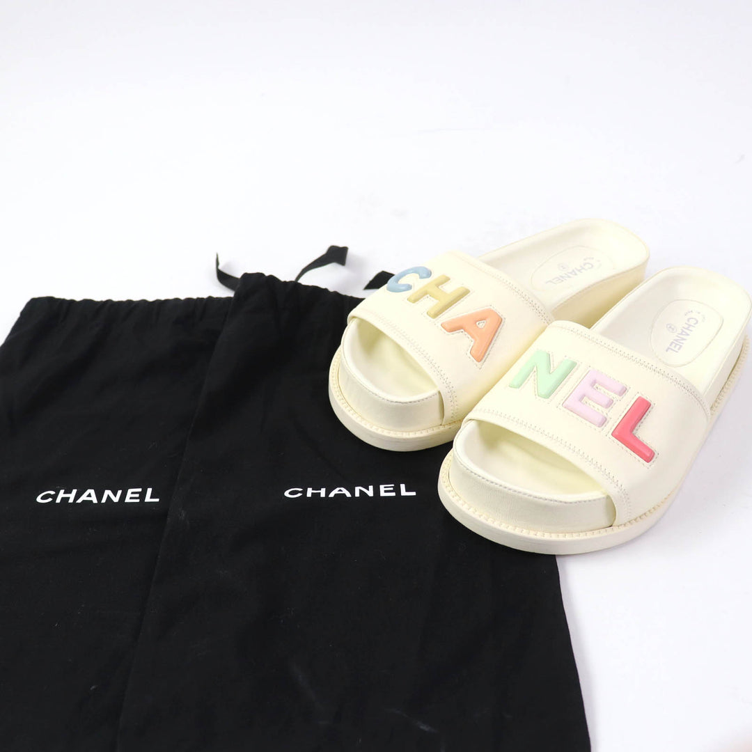 Great CHANEL Sandals Multicoloured logo slide sandals Ivory leather 35 G38933