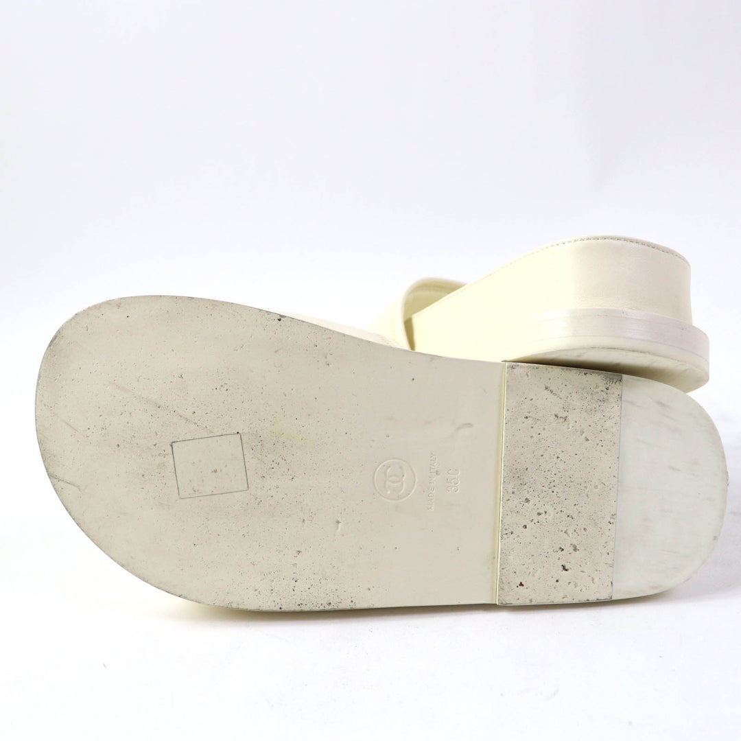 Great CHANEL Sandals Multicoloured logo slide sandals Ivory leather 35 G38933