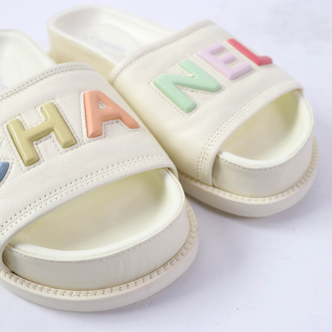 Great CHANEL Sandals Multicoloured logo slide sandals Ivory leather 35 G38933