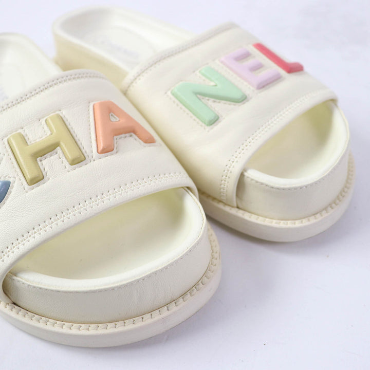 Great CHANEL Sandals Multicoloured logo slide sandals Ivory leather 35 G38933