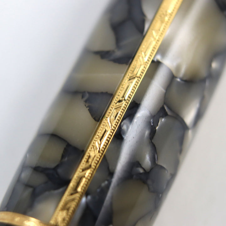 Excellent MONTBLANC fountain pen 1996 Fleur de lis Musketeer motif Signed 18K