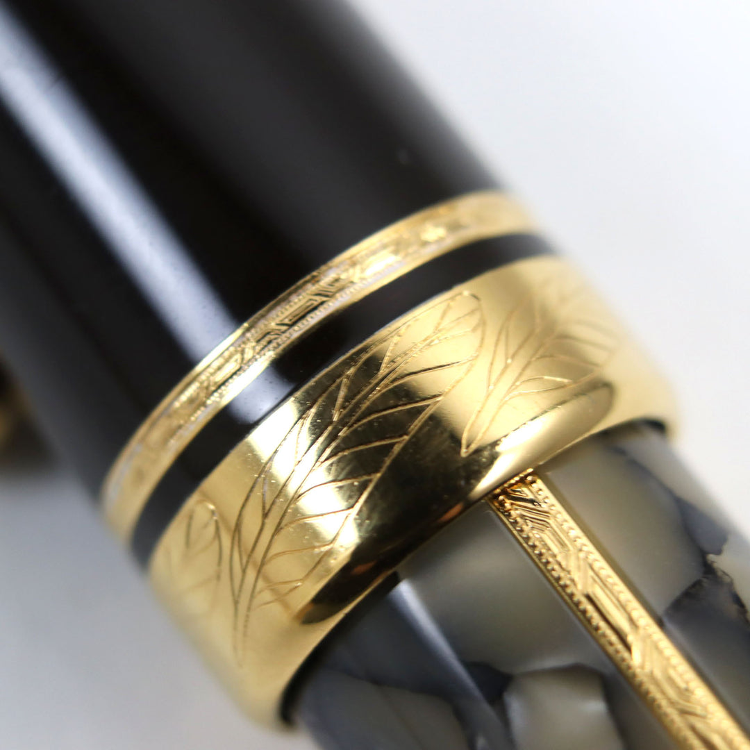 Excellent MONTBLANC fountain pen 1996 Fleur de lis Musketeer motif Signed 18K