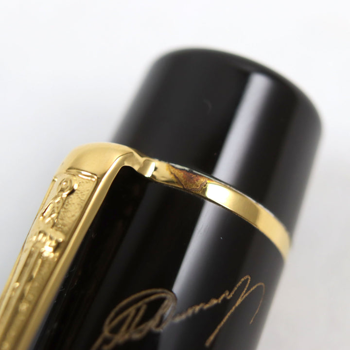 Excellent MONTBLANC fountain pen 1996 Fleur de lis Musketeer motif Signed 18K