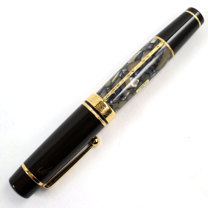 Excellent MONTBLANC fountain pen 1996 Fleur de lis Musketeer motif Signed 18K