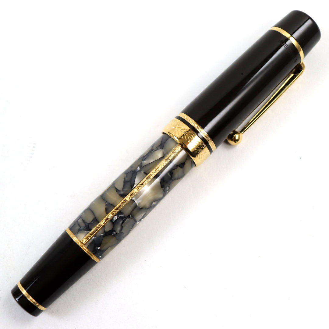 Excellent MONTBLANC fountain pen 1996 Fleur de lis Musketeer motif Signed 18K