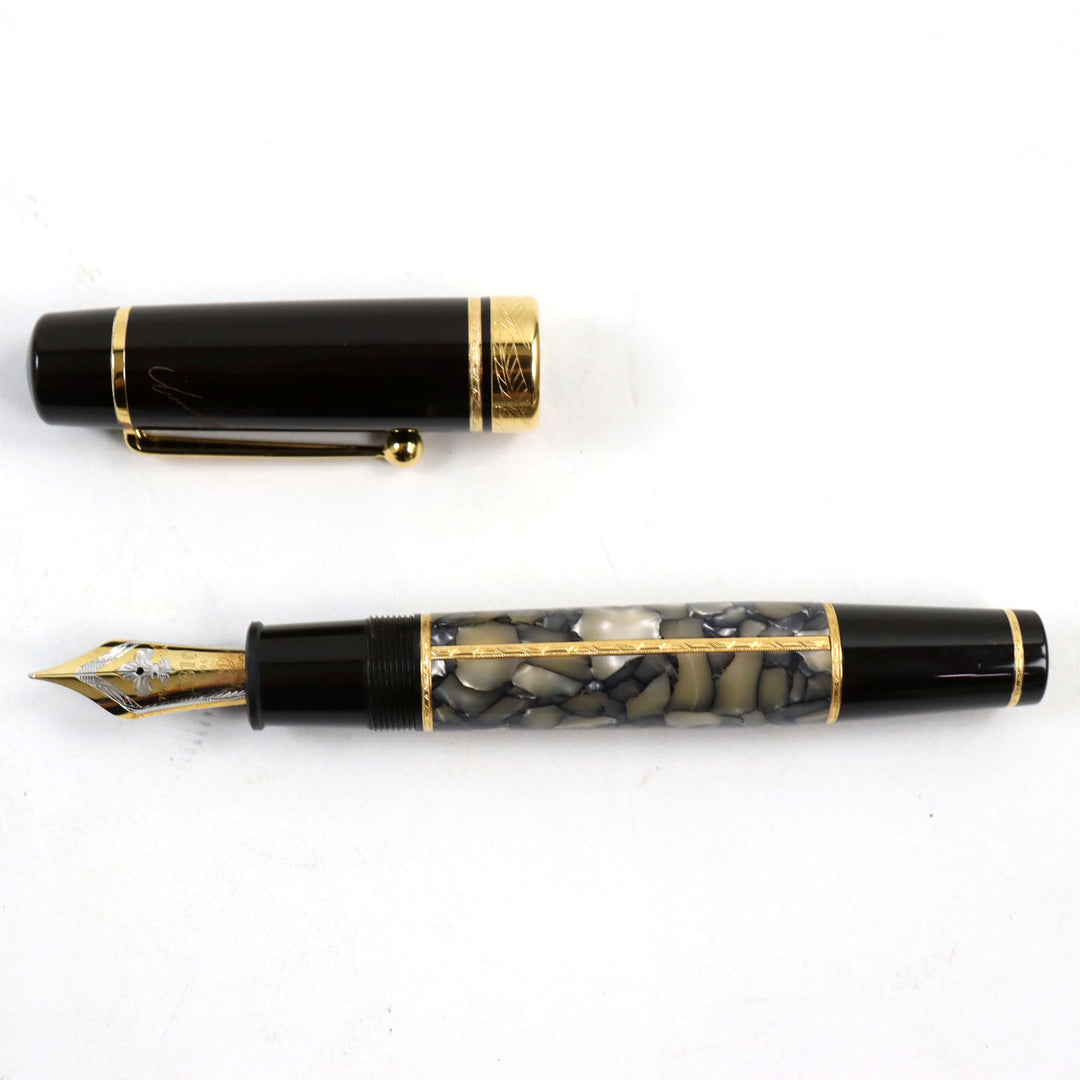 Excellent MONTBLANC fountain pen 1996 Fleur de lis Musketeer motif Signed 18K