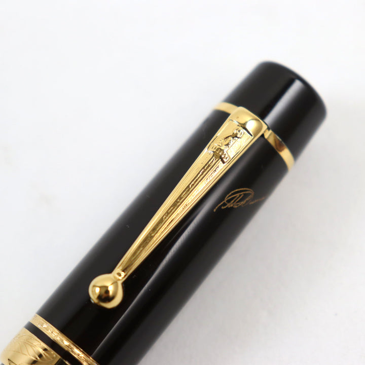 Excellent MONTBLANC fountain pen 1996 Fleur de lis Musketeer motif Signed 18K