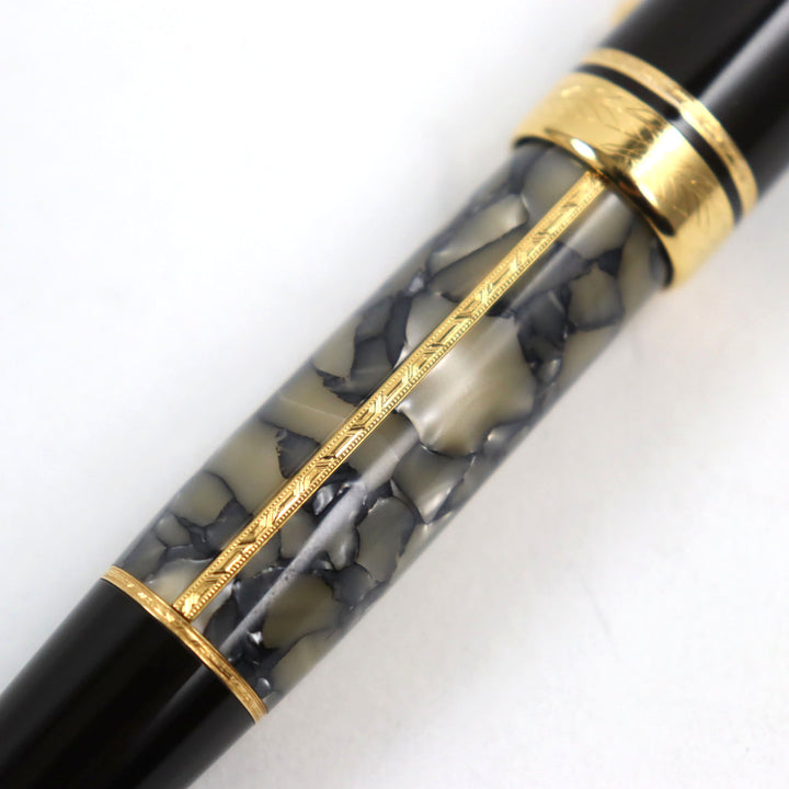 Excellent MONTBLANC fountain pen 1996 Fleur de lis Musketeer motif Signed 18K