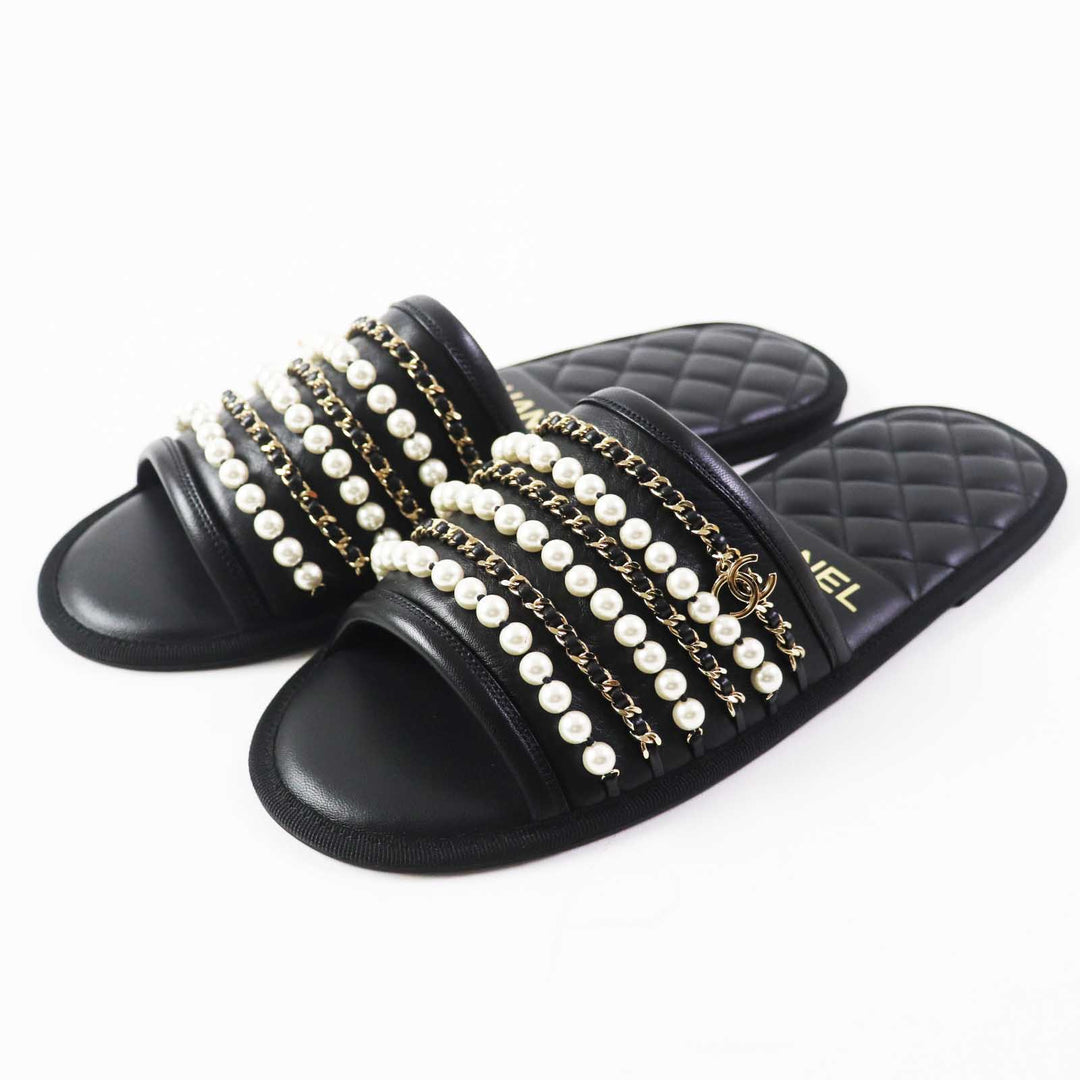 Pristine CHANEL Sandals COCO Mark F Pearl Chain Flat black leather Women L