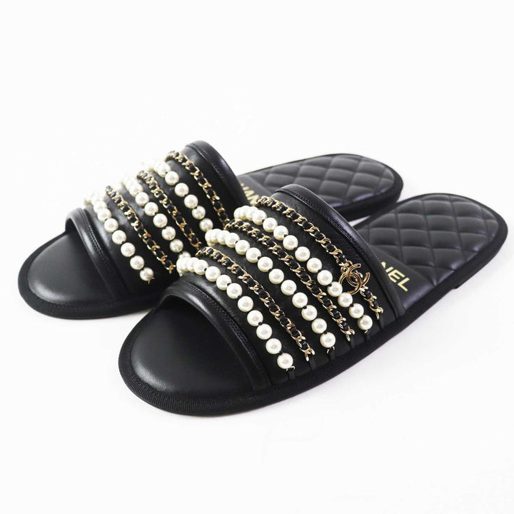 Pristine CHANEL Sandals COCO Mark F Pearl Chain Flat black leather Women L