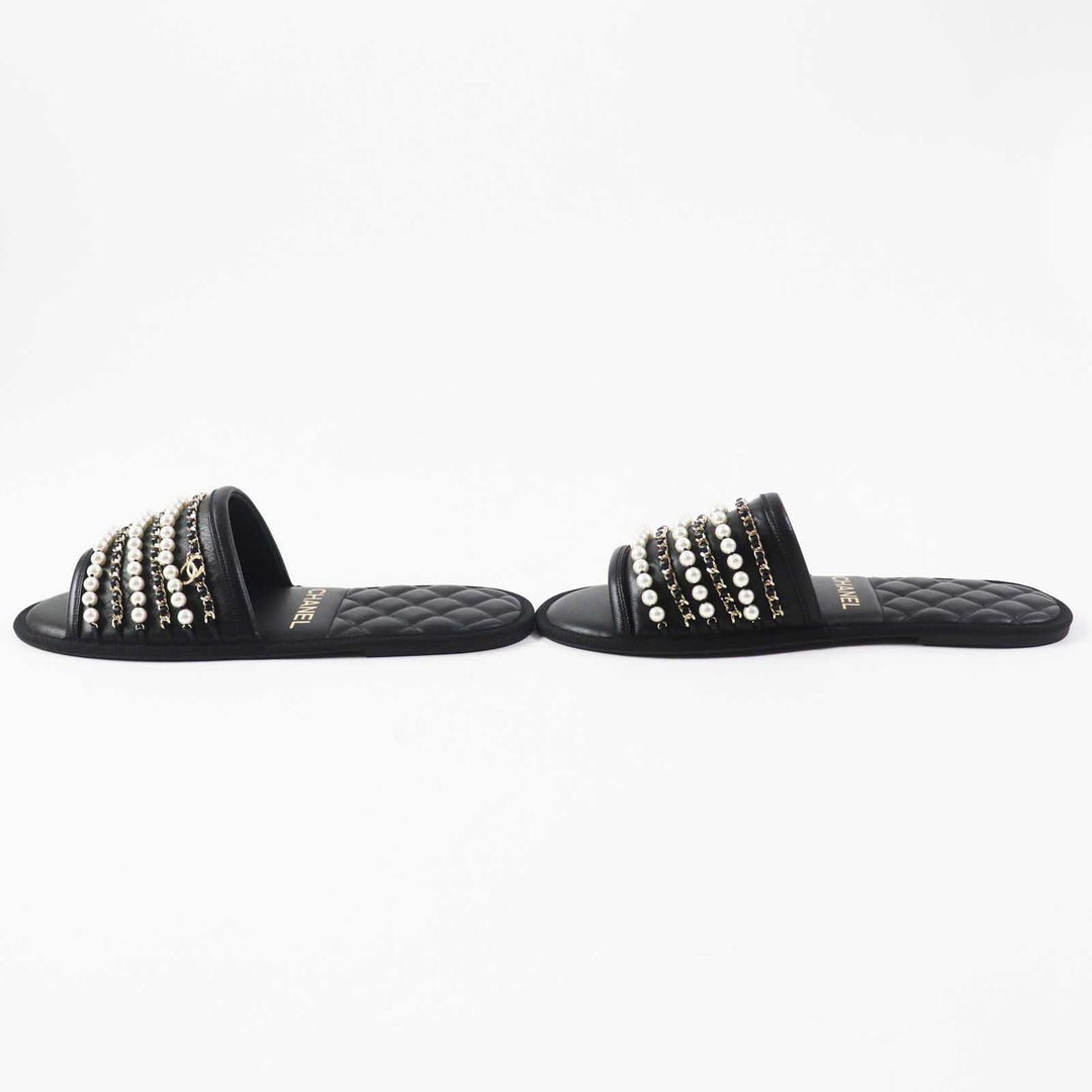 Pristine CHANEL Sandals COCO Mark F Pearl Chain Flat black leather Women L
