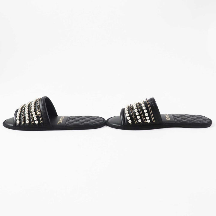 Pristine CHANEL Sandals COCO Mark F Pearl Chain Flat black leather Women L