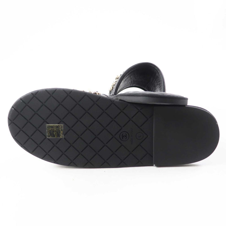 Pristine CHANEL Sandals COCO Mark F Pearl Chain Flat black leather Women L