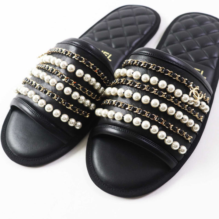 Pristine CHANEL Sandals COCO Mark F Pearl Chain Flat black leather Women L