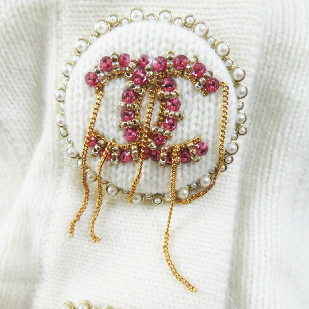 Excellent CHANEL cardigan with decorative COCO Mark buttons white cashmere