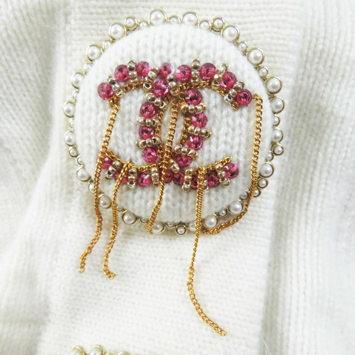 Excellent CHANEL cardigan with decorative COCO Mark buttons white cashmere