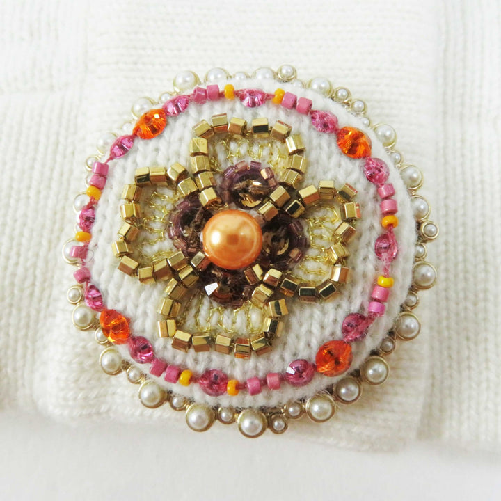Excellent CHANEL cardigan with decorative COCO Mark buttons white cashmere Women 34 P73102