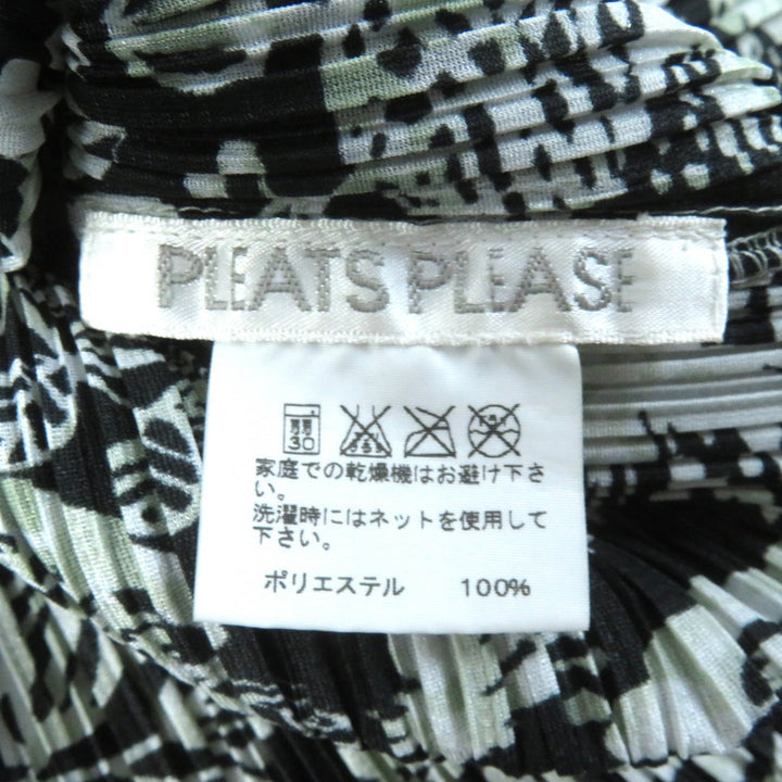 Excellent PLEATS PLEASE T-shirt All-over print Crew neck Short sleeves black polyester Women 4 PP93-JK751