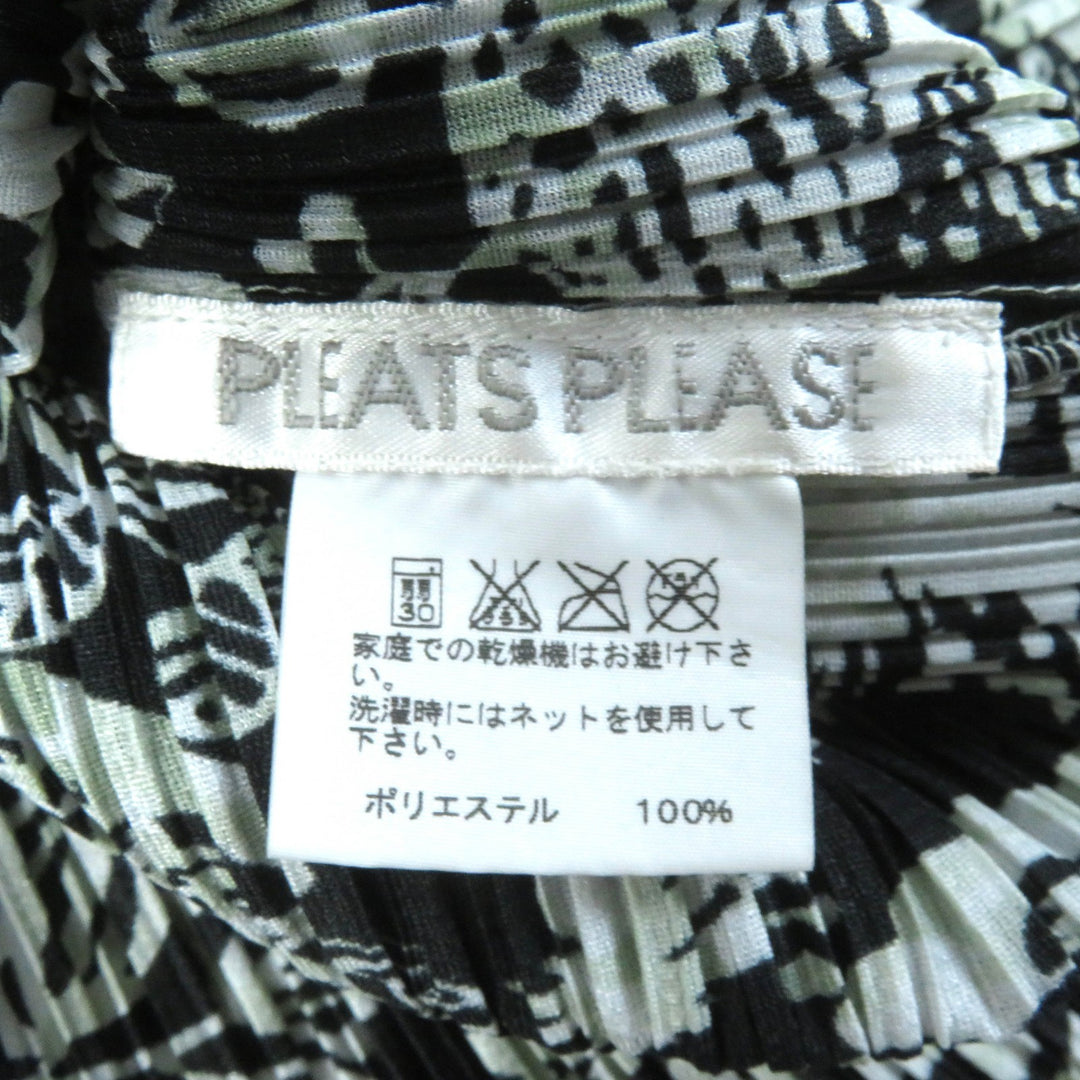 Excellent PLEATS PLEASE T-shirt All-over print Crew neck Short sleeves black polyester Women 4 PP93-JK751