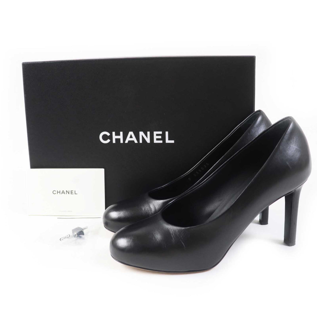 Great CHANEL pumps Round toe with COCO Mark black leather Women 36 G35025