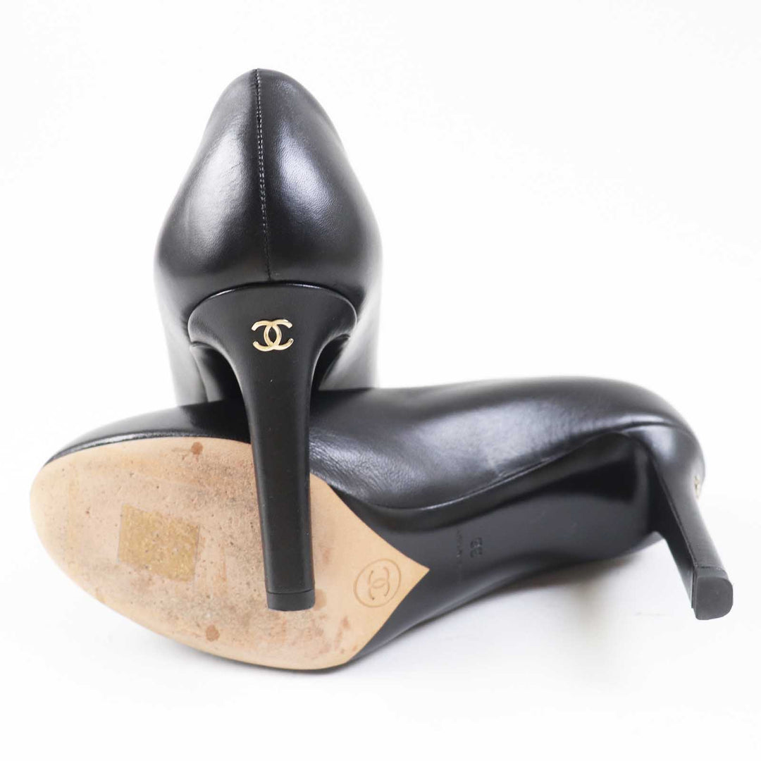 Great CHANEL pumps Round toe with COCO Mark black leather Women 36 G35025