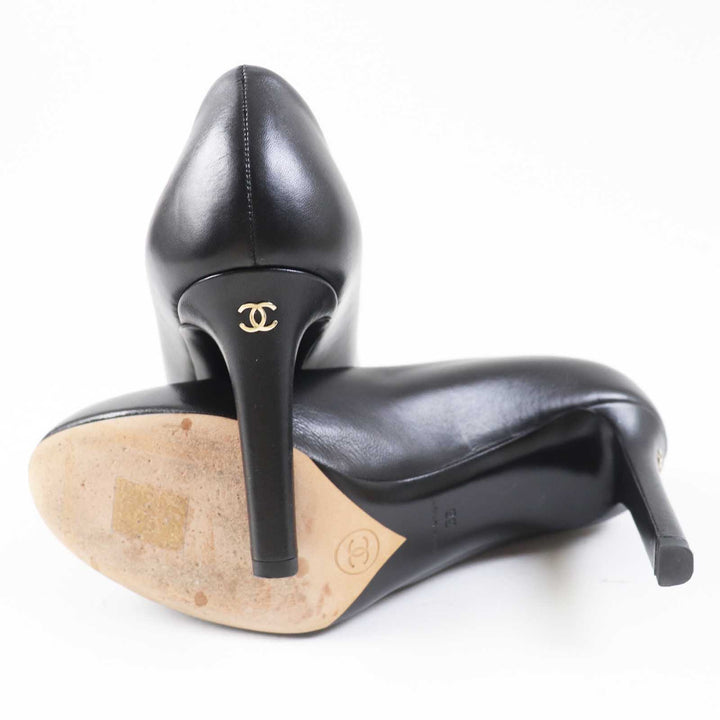 Great CHANEL pumps Round toe with COCO Mark black leather Women 36 G35025
