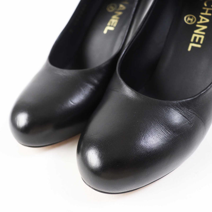 Great CHANEL pumps Round toe with COCO Mark black leather Women 36 G35025