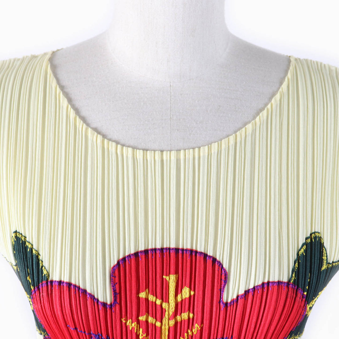 Excellent PLEATS PLEASE T-shirt Hibiscus fringed hem French sleeves Multi polyester Women 3 PP91-JK572