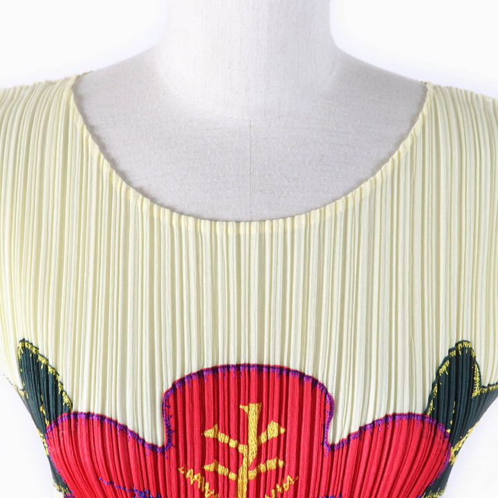 Excellent PLEATS PLEASE T-shirt Hibiscus fringed hem French sleeves Multi polyester Women 3 PP91-JK572