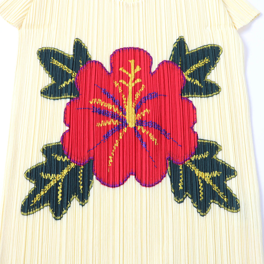 Excellent PLEATS PLEASE T-shirt Hibiscus fringed hem French sleeves Multi polyester Women 3 PP91-JK572