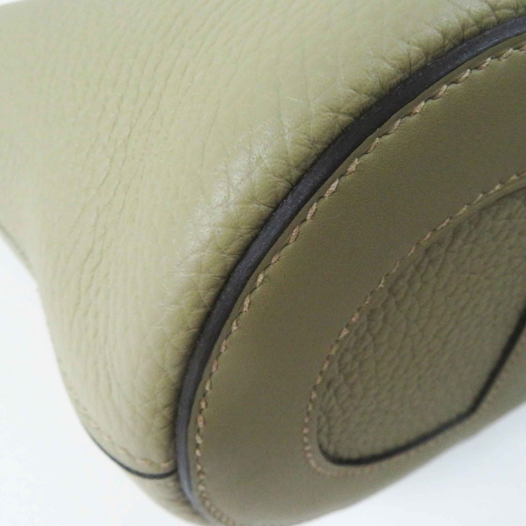 Pristine HERMES Handbag in the loop 18 Taurillon Clemence Women