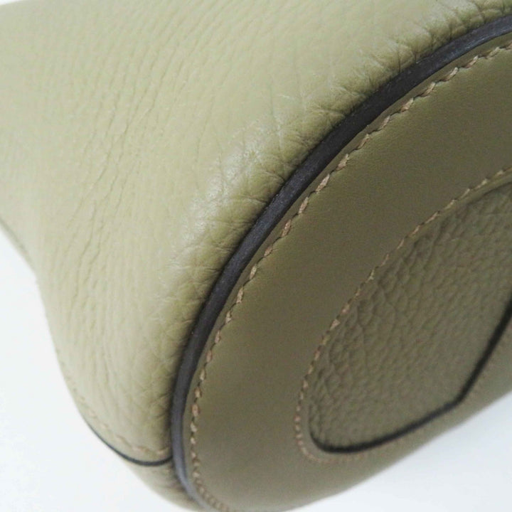 Pristine HERMES Handbag in the loop 18 Taurillon Clemence Women