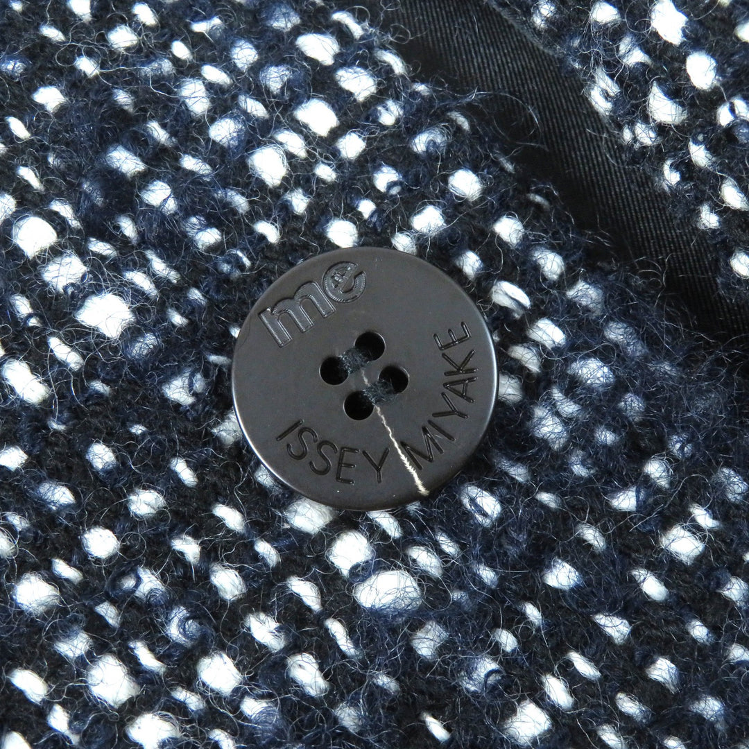 Great me ISSEY MIYAKE Jacket Logo button, concealed placket, tweed Dark navy wool Women