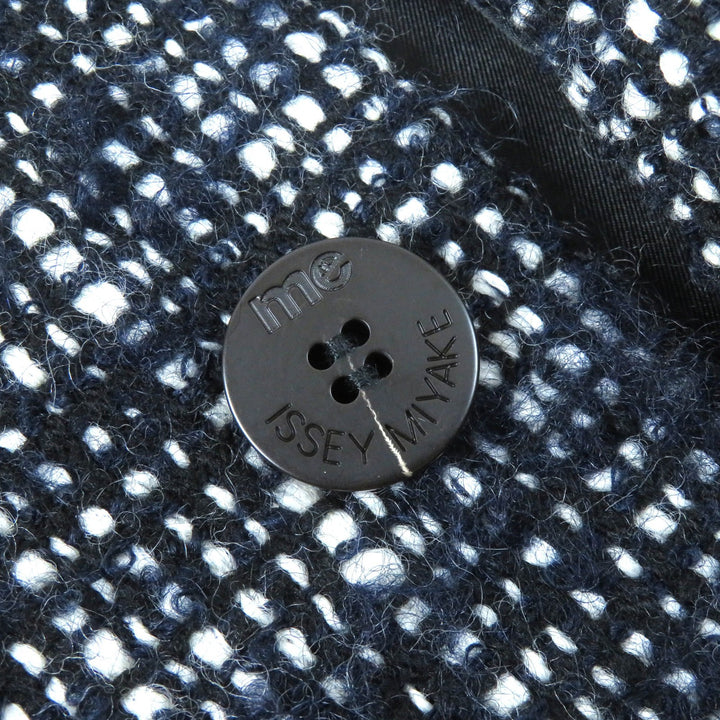 Great me ISSEY MIYAKE Jacket Logo button, concealed placket, tweed Dark navy wool Women