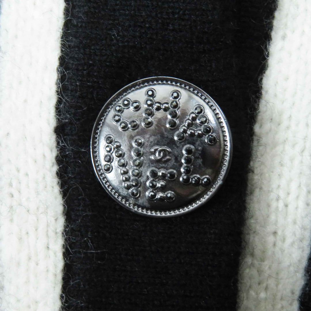 Great CHANEL cardigan Bicolor long sleeve knit Black White cashmere 34 P71365