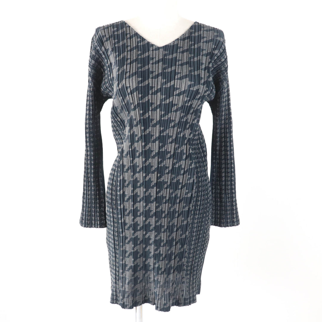 Great PLEATS PLEASE one piece Houndstooth Pattern V-Neck Charcoal gray 3 PP53-JT626