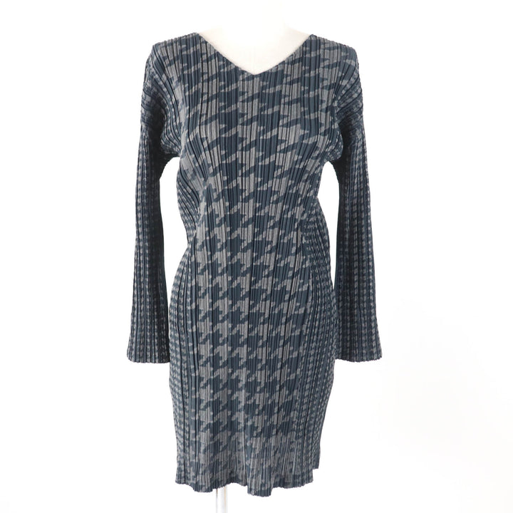 Great PLEATS PLEASE one piece Houndstooth Pattern V-Neck Charcoal gray 3 PP53-JT626