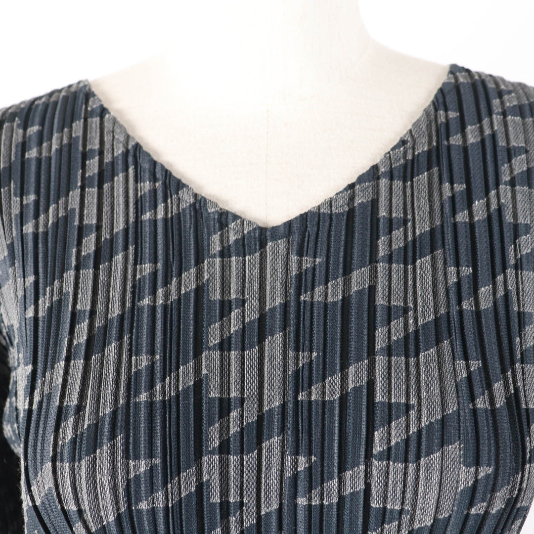 Great PLEATS PLEASE one piece Houndstooth Pattern V-Neck Charcoal gray 3 PP53-JT626
