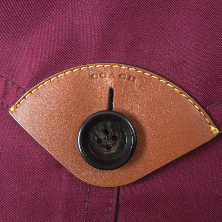 Pristine COACH trench coat Signature charm and logo button on the back, XS