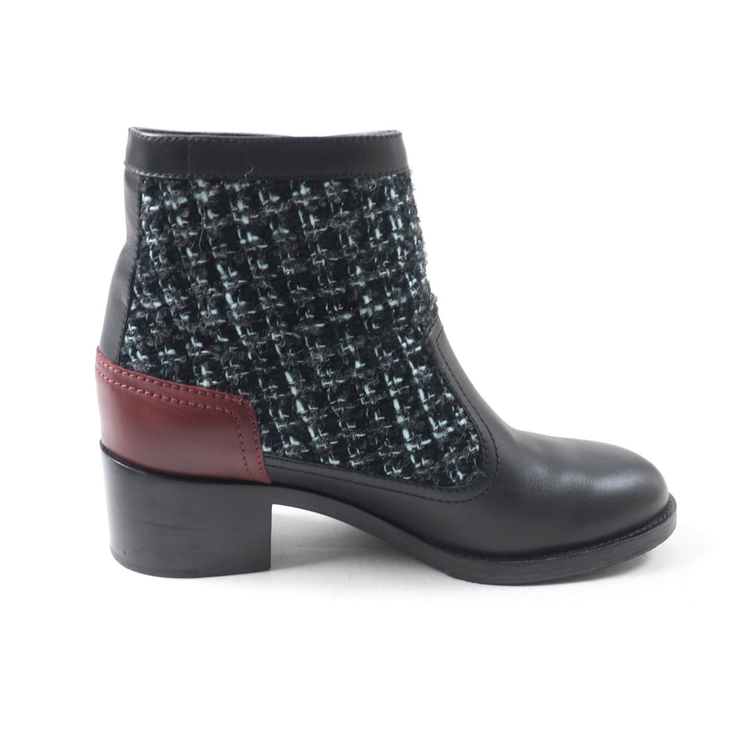Great CHANEL Ankle boots Belt design Black light blue leather Women 22B G39334