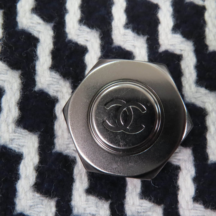 Excellent CHANEL coat Hexagon COCO Button Zigzag Pattern Black White Women 36 P59081V39106