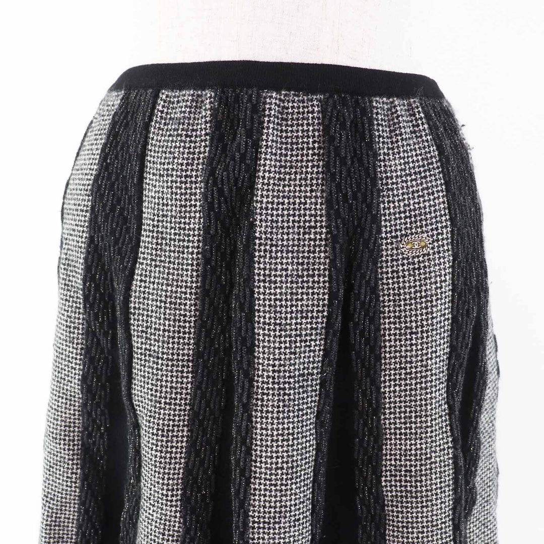 Excellent CHANEL skirt Comes with COCOMark plate Black gray white wool Women 40 05A P26661