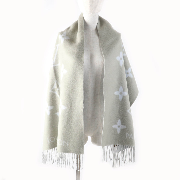 Great LOUIS VUITTON Stall Escalp Reykjavik Gray light blue cashmere M70462