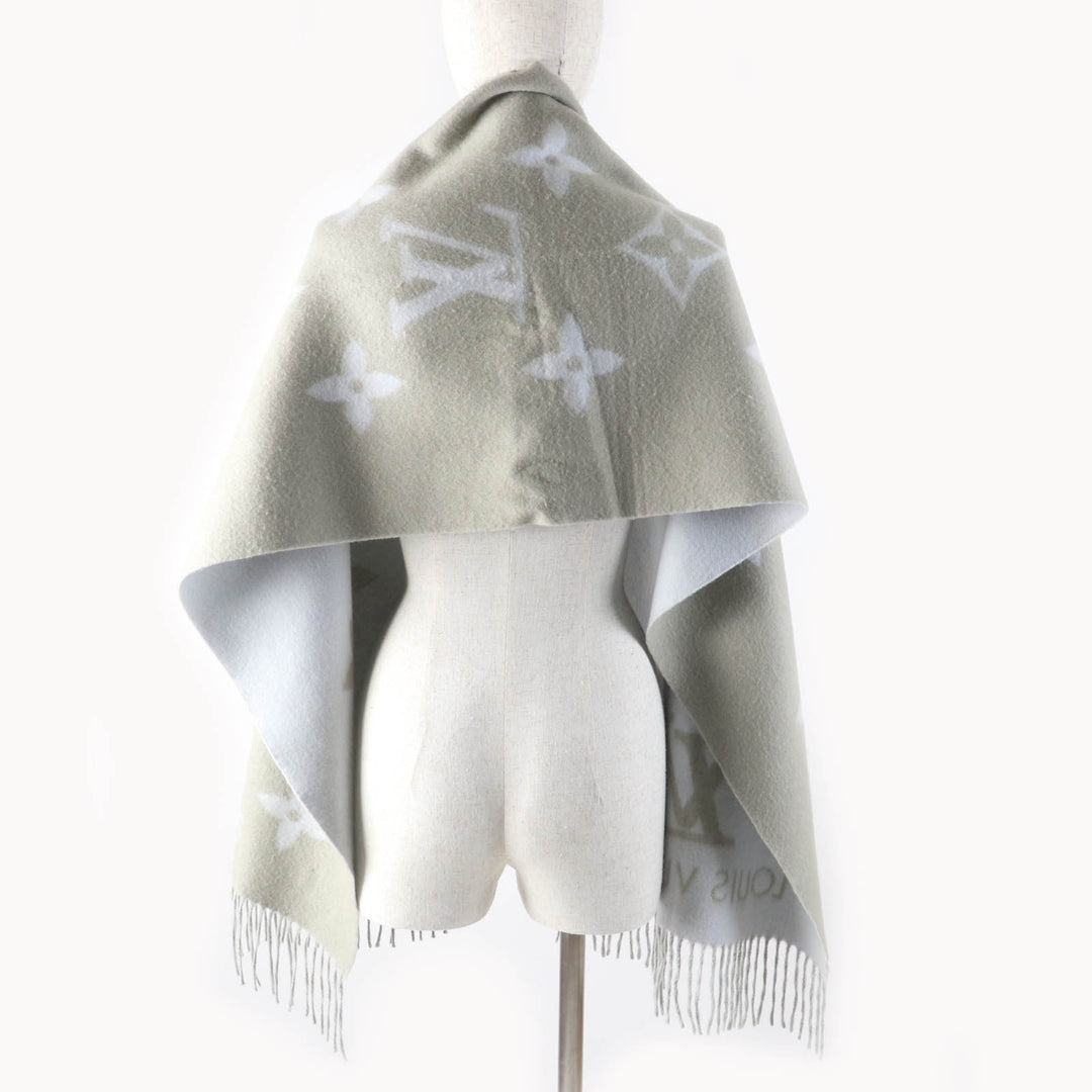 Great LOUIS VUITTON Stall Escalp Reykjavik Gray light blue cashmere M70462